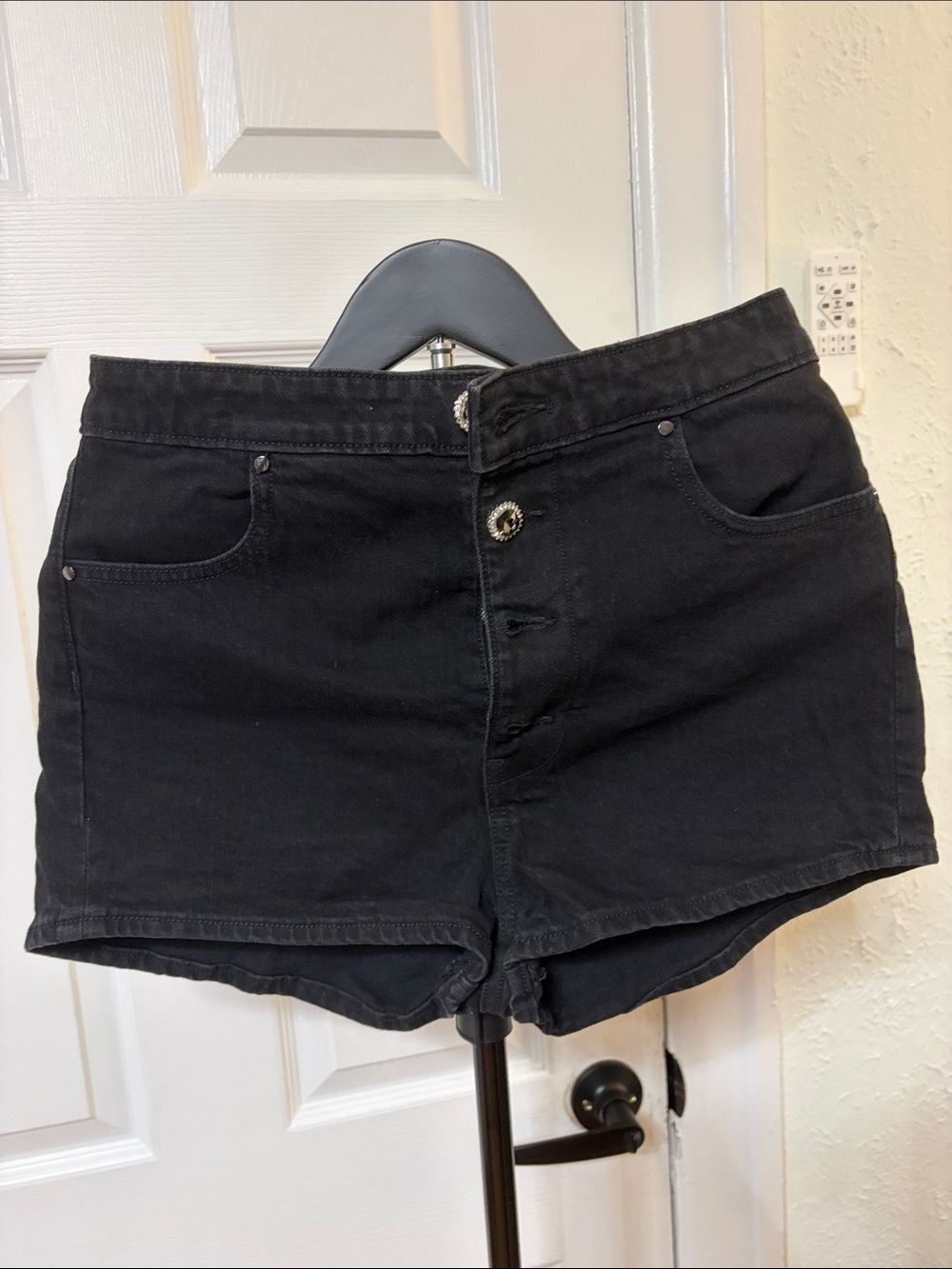 GUESS Black Button-Front Denim Shorts